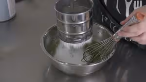清爽綠色系--開心果青提蛋糕卷