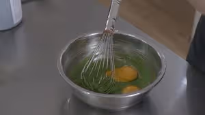 清爽綠色系--開心果青提蛋糕卷