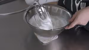 清爽綠色系--開心果青提蛋糕卷