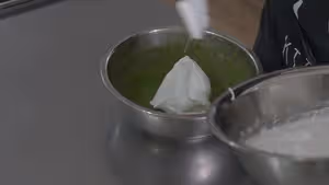 清爽綠色系--開心果青提蛋糕卷