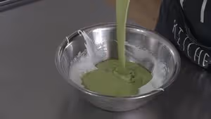 清爽綠色系--開心果青提蛋糕卷