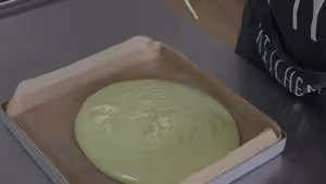清爽綠色系--開心果青提蛋糕卷