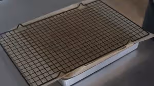 清爽綠色系--開心果青提蛋糕卷