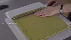 清爽綠色系--開心果青提蛋糕卷