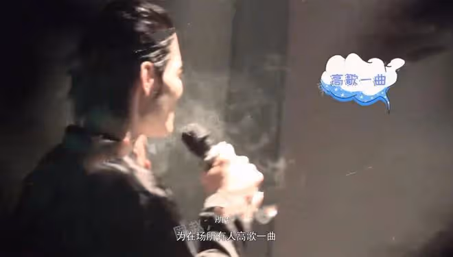 郭碧婷剛被曝生二胎,向佐深夜和異性在會所嗨玩,喝酒抽菸好愜意