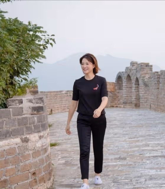 董卿也發福了 灰T恤配牛仔褲素顏出鏡