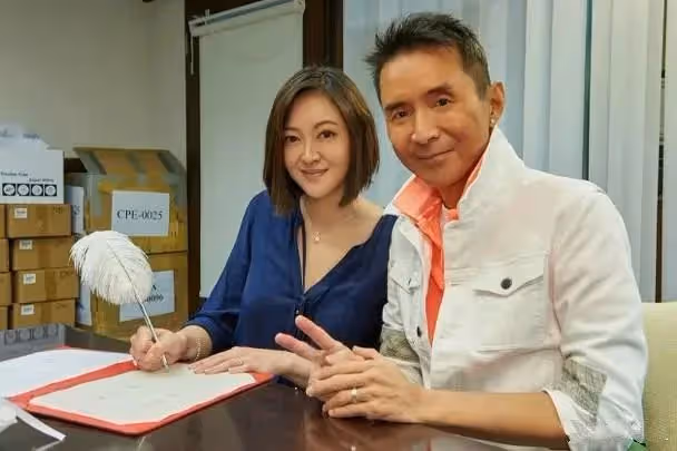 55歲戲骨剛慶結婚3周年爆離婚!老婆悲痛發文,曾因名利發生衝突