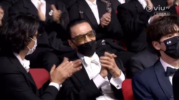 謝霆鋒當年奪新人獎譏諷父親　謝賢23年後封帝成功雪恥！