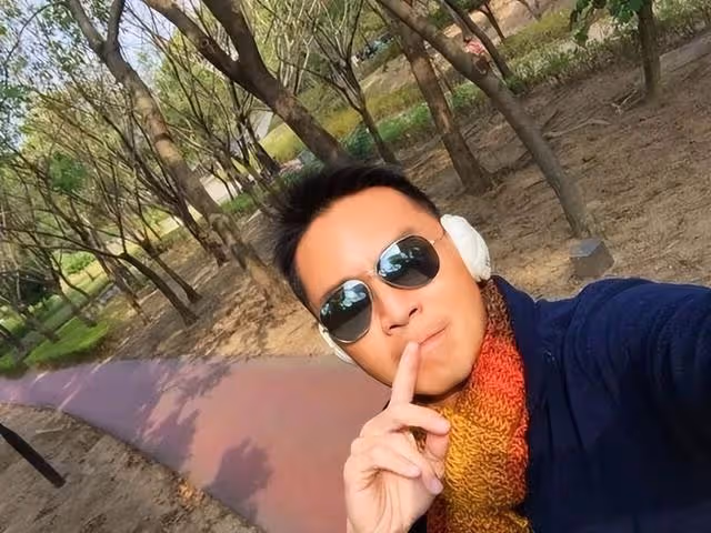 突發!香港知名男星被曝正式簽字離婚,不願與妻子行房成導火索