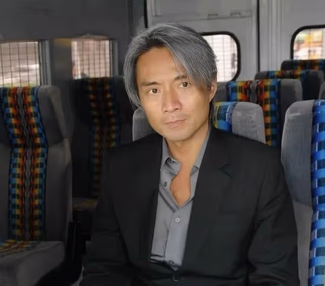 突發!香港知名男星被曝正式簽字離婚,不願與妻子行房成導火索