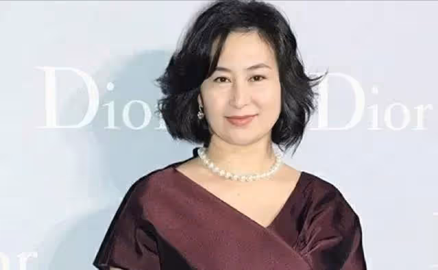 賭王之女何超瓊,身家300億仍心懷仁義,每月接濟前男友母親10萬,為保姆養老送終:她心懷大愛!