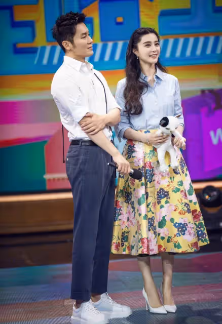 45歲林心如撞衫40歲范冰冰,一個俏皮一個成熟,網友:美出新高度