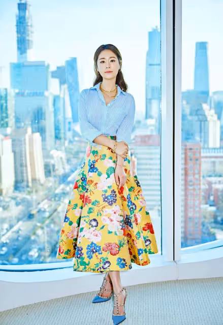 45歲林心如撞衫40歲范冰冰,一個俏皮一個成熟,網友:美出新高度