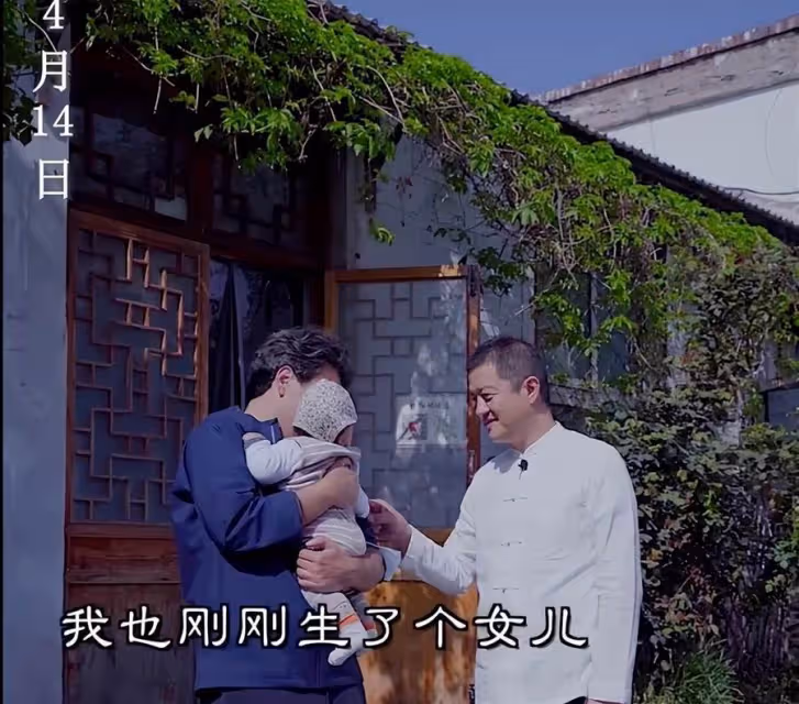 李亞鵬二胎得女,李嫣三個姐妹有三個媽,最終苦的是孩子