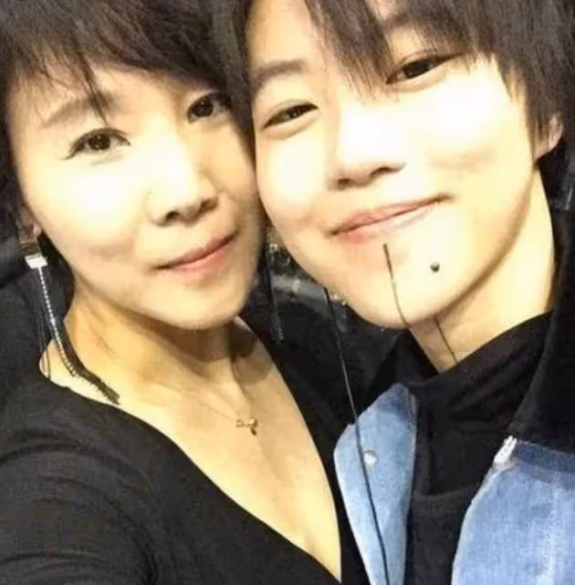 李亞鵬二胎得女,李嫣三個姐妹有三個媽,最終苦的是孩子