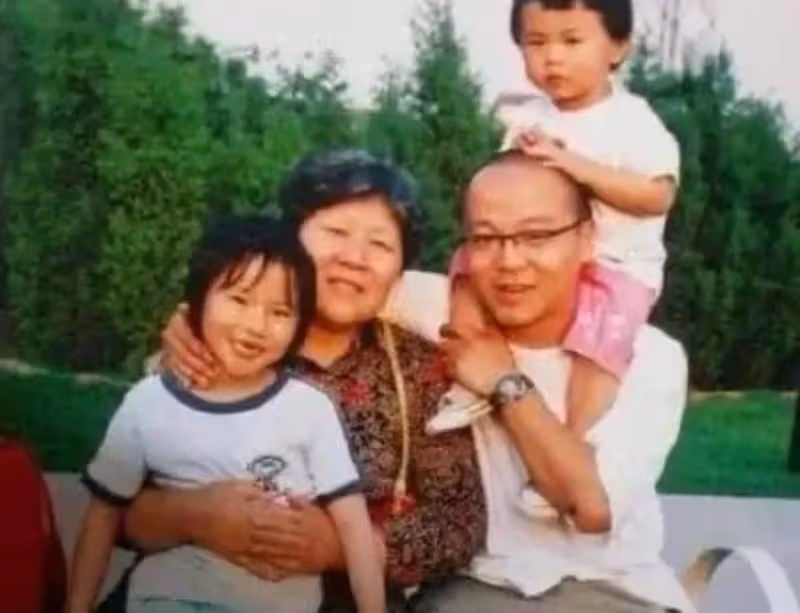 李亞鵬二胎得女,李嫣三個姐妹有三個媽,最終苦的是孩子