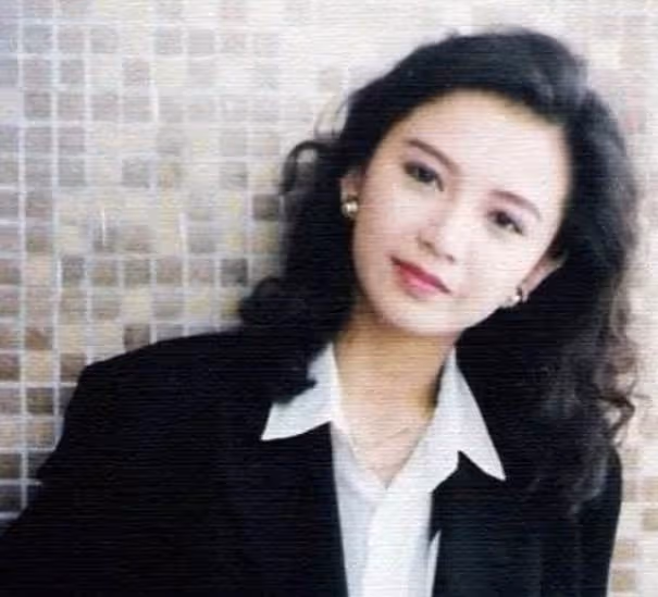「豪門棄婦」曾華倩罕曬兒子合影照!23歲兒子運動裝活力滿滿,兒子兩米身高超搶鏡