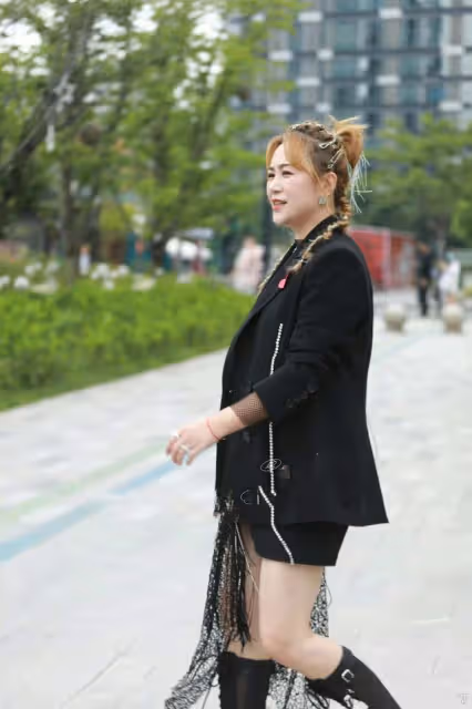 女星女團造型PK：關曉彤秀大長腿、baby露事業線、那英反差最大