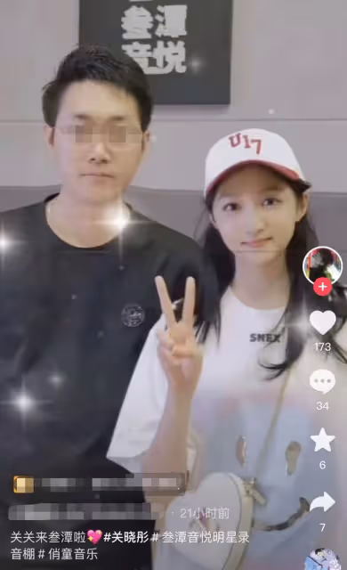 關曉彤闢謠坐牢後露面!戴鹿晗品牌帽子,高調秀恩愛力證感情穩定
