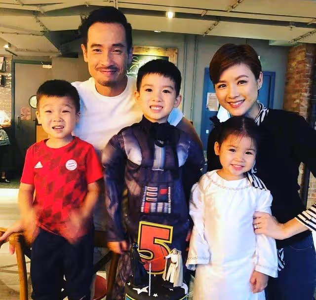 TVB視帝親自操刀為港姐妻子拍照!女方比基尼上陣,豐滿上圍縮水