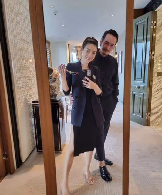 TVB視帝親自操刀為港姐妻子拍照!女方比基尼上陣,豐滿上圍縮水