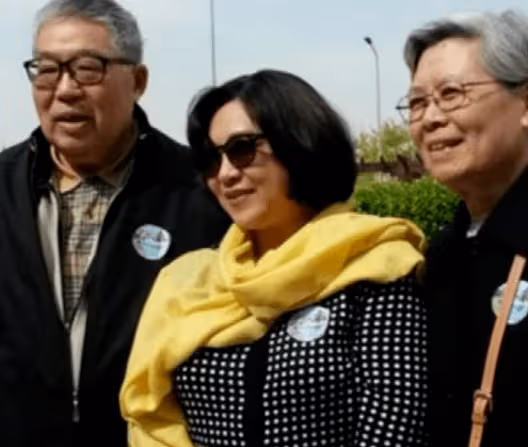 同樣是李連杰的基因 把利智和黃秋燕的孩子對比