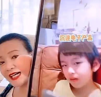 大s育兒絕對寵溺過頭了!兒子和奶奶張蘭視訊通話,下一秒「翻白眼狠摔手機」,網友:教子無方
