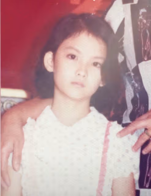 周慧敏曬舊照認從小不愛笑　網贊：果然從小美到大！