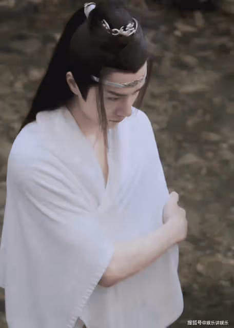 王一博健身房私照曝光,健身效果顯著,粉絲:果真有個軍人的樣子!_角色_身材_因為