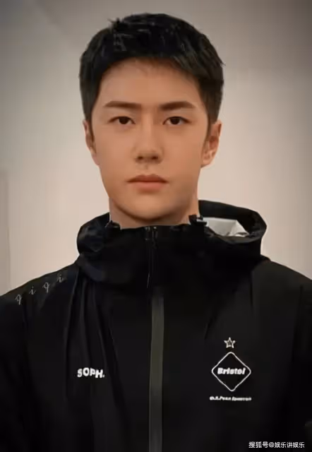 王一博健身房私照曝光,健身效果顯著,粉絲:果真有個軍人的樣子!_角色_身材_因為