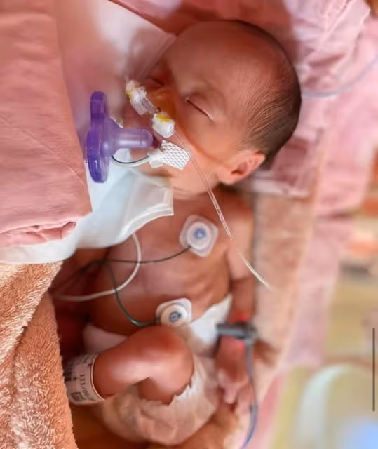 台灣知名主播早產產下龍鳳胎!剖腹產後大出血,經歷6次人工受孕