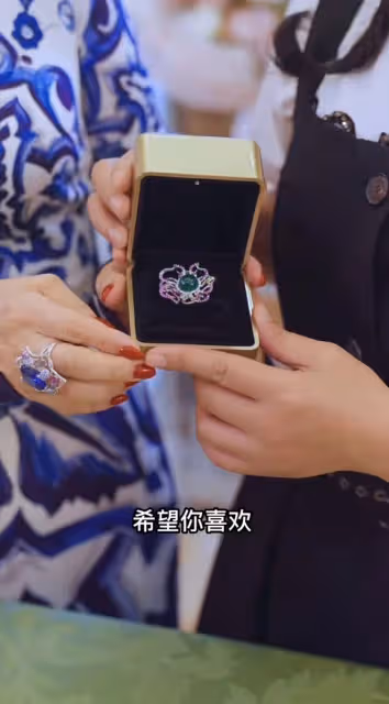 港星齊聚富婆網紅家宴,關禮傑駱達華驚喜現身,一頓飯抵半年工資