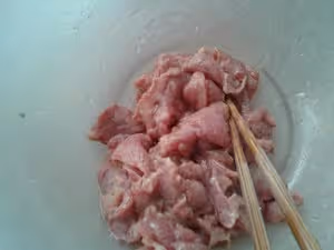 閩南特色[[紫菜肉羹湯]]