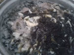 閩南特色[[紫菜肉羹湯]]