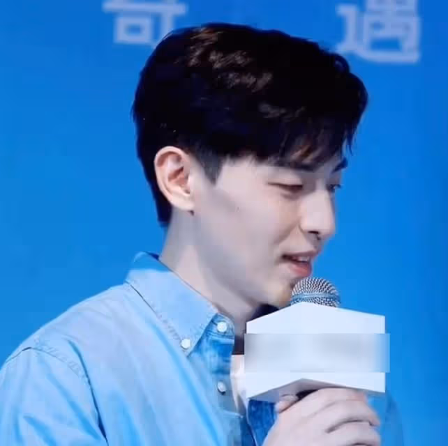 鄧倫西安生圖曝光,面對無修直懟鏡頭,這狀態我羨慕不來!_皮膚_金晨_人群