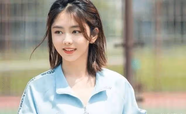 譚松韻參加快本用本名,當說出她的本名後,眼裡滿滿的驕傲_張新成_譚晶晶_錦衣