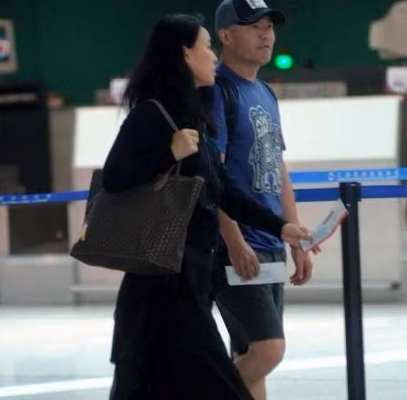 那英丈夫背景強大,才華出眾能力一流,對繼子視如己出寵妻如命!