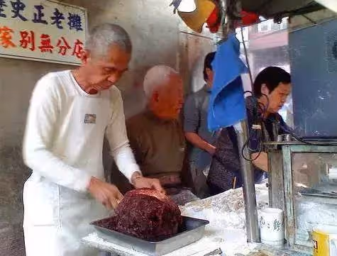 95歲阿公忍病痛「堅守5元饅頭攤」70多年!兒孫答應「不漲價接班」安心離世:希望那些辛苦人至少有東西吃