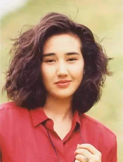 「男神收割機」柏安妮,大紅時息影嫁給普通人,今一家四口很幸福,近照罕曝光,網贊:自然老去最美