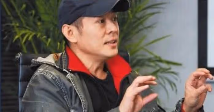 記者問李連杰：實戰你能打過李小龍嗎？李連杰一句話，全場鼓掌！