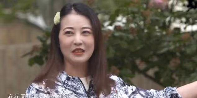 54歲周海媚如今獨居北京,斷絕「七情六慾」?擁有超大菜園自己打理,坦言不用找個男人「妨礙自己」生活