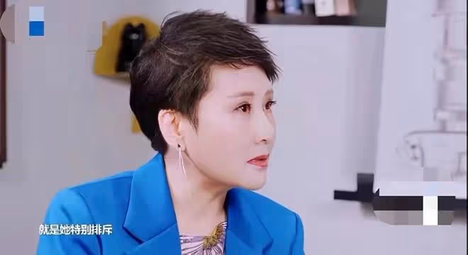 趙麗穎新劇花絮引熱議,扇張凱麗女兒巴掌力度大,上前撫摸遭拒絕