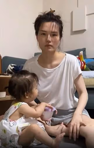 黃臉婆變辣妹!老公問老婆「為何我在家不打扮」她秒換「火辣貼身長禮服」霸氣嗆:滿意了嗎