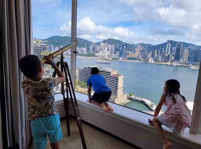 陳茵媺坐直升飛機度假,陳豪負責拍照,6歲女兒嚇到大喊媽媽