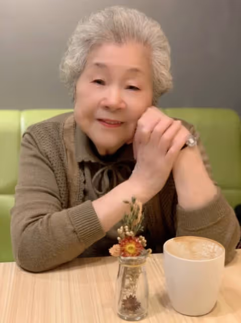 拄拐杖消失多年！89歲素珠阿姨「同框初戀夫」曝老後近況　外表裝強勢「內心小女人」溫柔待尪