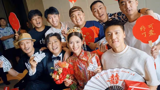 31歲喜劇演員大婚眾星祝賀!老闆賈玲熱淚盈眶,德雲社演員也現身