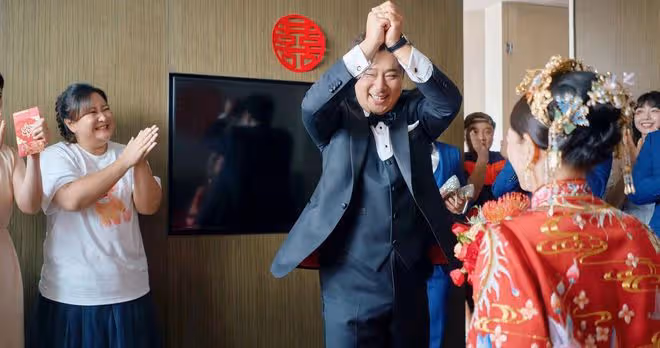 31歲喜劇演員大婚眾星祝賀!老闆賈玲熱淚盈眶,德雲社演員也現身