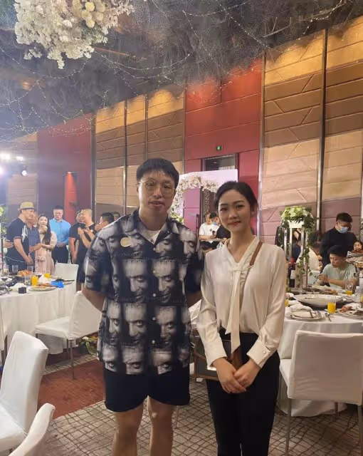 31歲喜劇演員大婚眾星祝賀！老闆賈玲熱淚盈眶，德雲社演員也現身