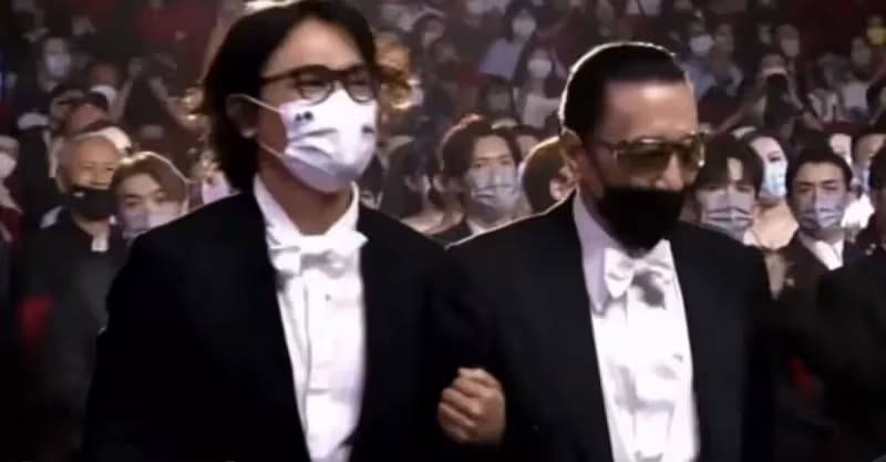 謝賢獲金像獎影帝，林家棟一直在旁貼心照料，這一幕真讓人感動！