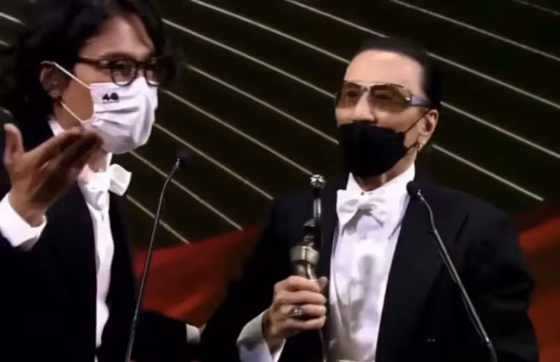謝賢獲金像獎影帝,林家棟一直在旁貼心照料,這一幕真讓人感動!